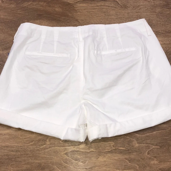 Old Navy size 10 white cuffed shorts; new with tag - Picture 5 of 5
